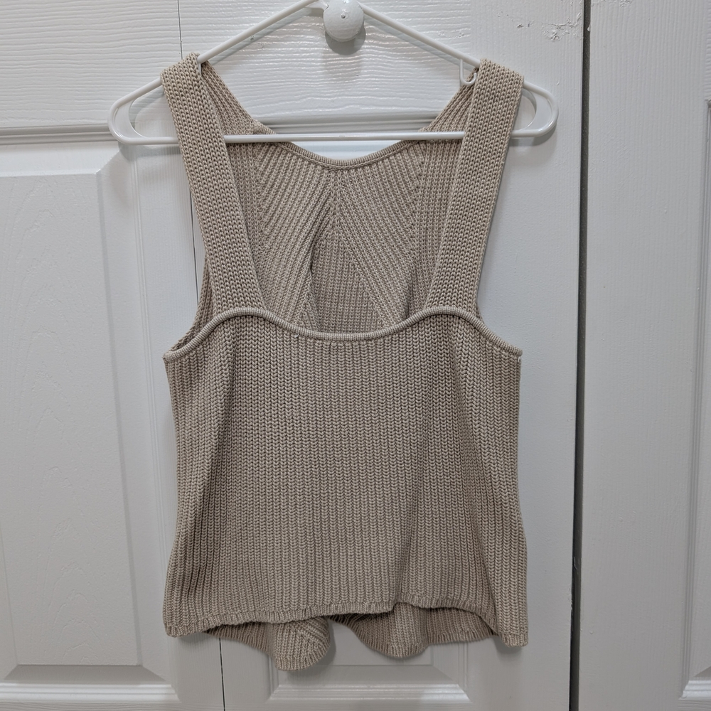 Express Ribbed Sleeveless Top - Picture 2 of 5
